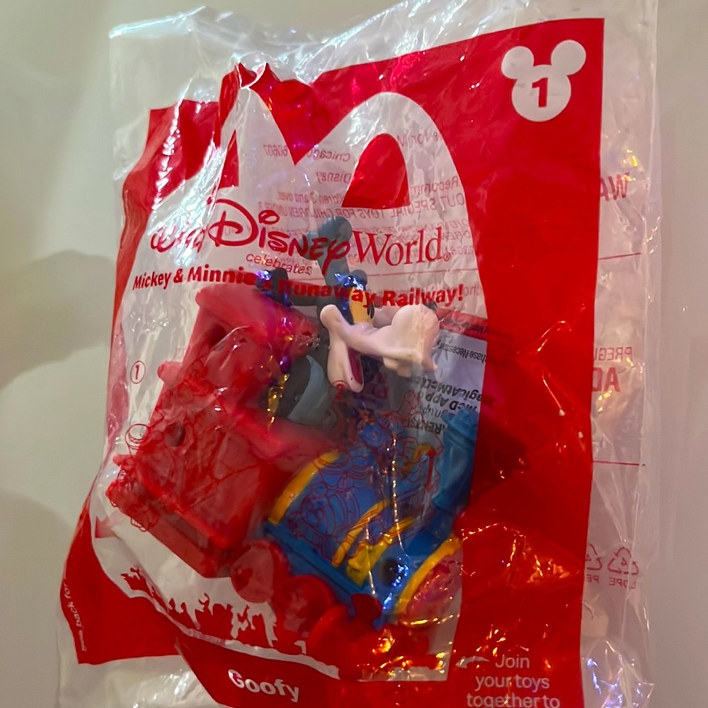 Disney- Walt Disney World Runaway Railway Toy | Goofy | Train